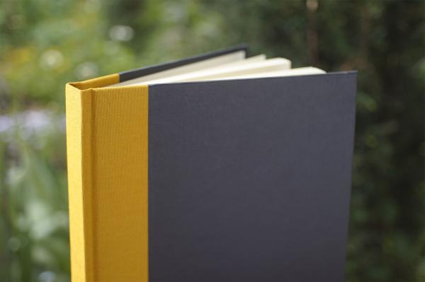 Writing and notebook black, with curry linen